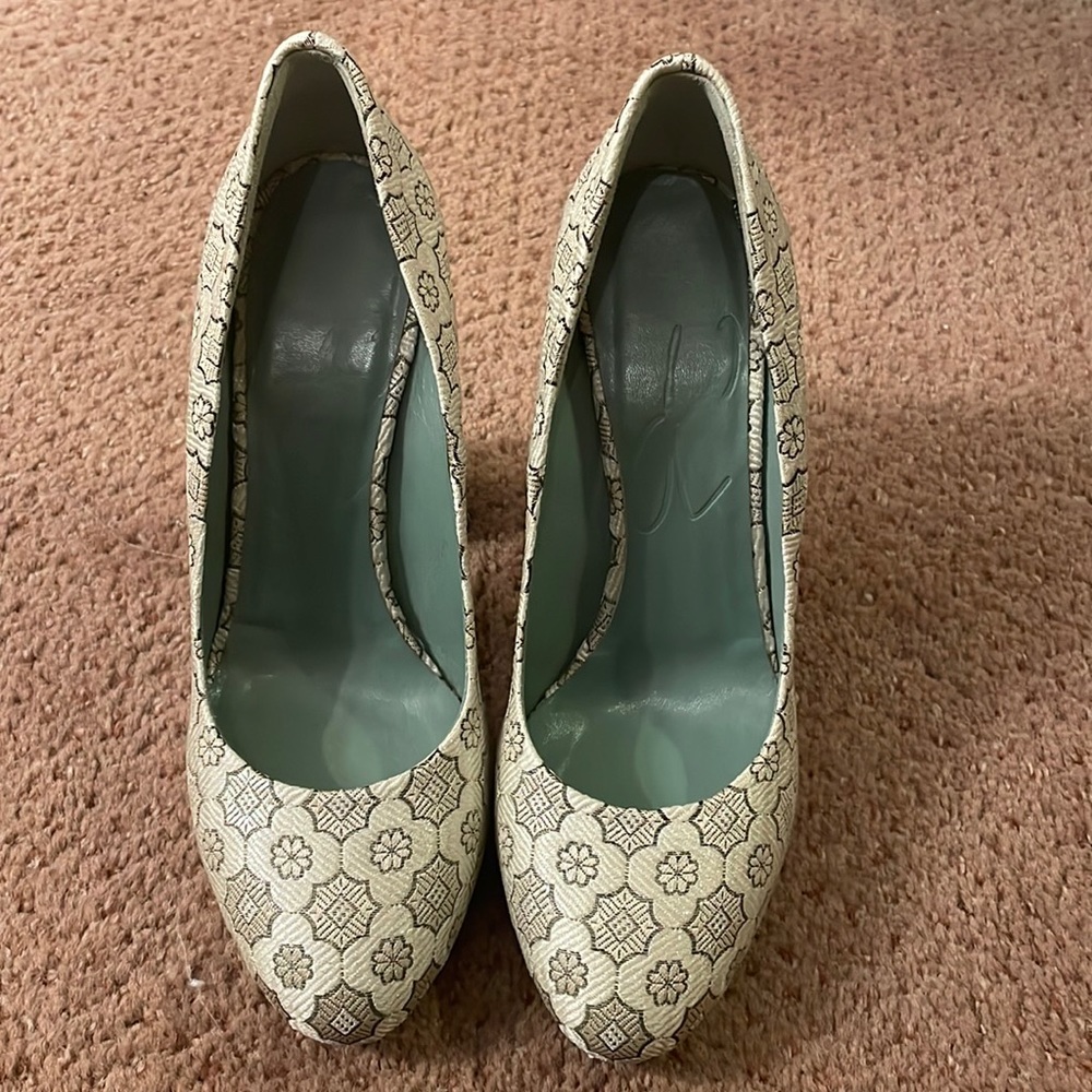 Gorgeous anthropology heels*